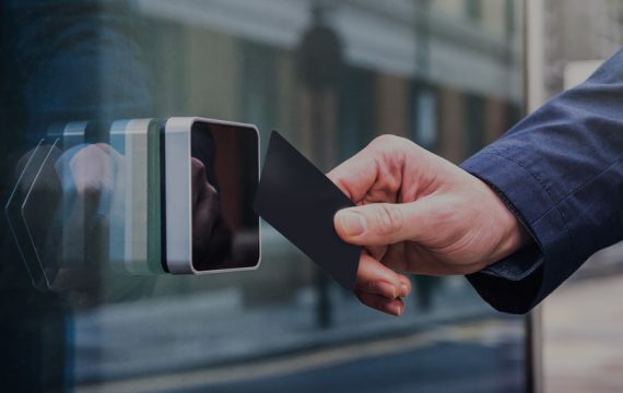 control d'accès avec une carte noire
